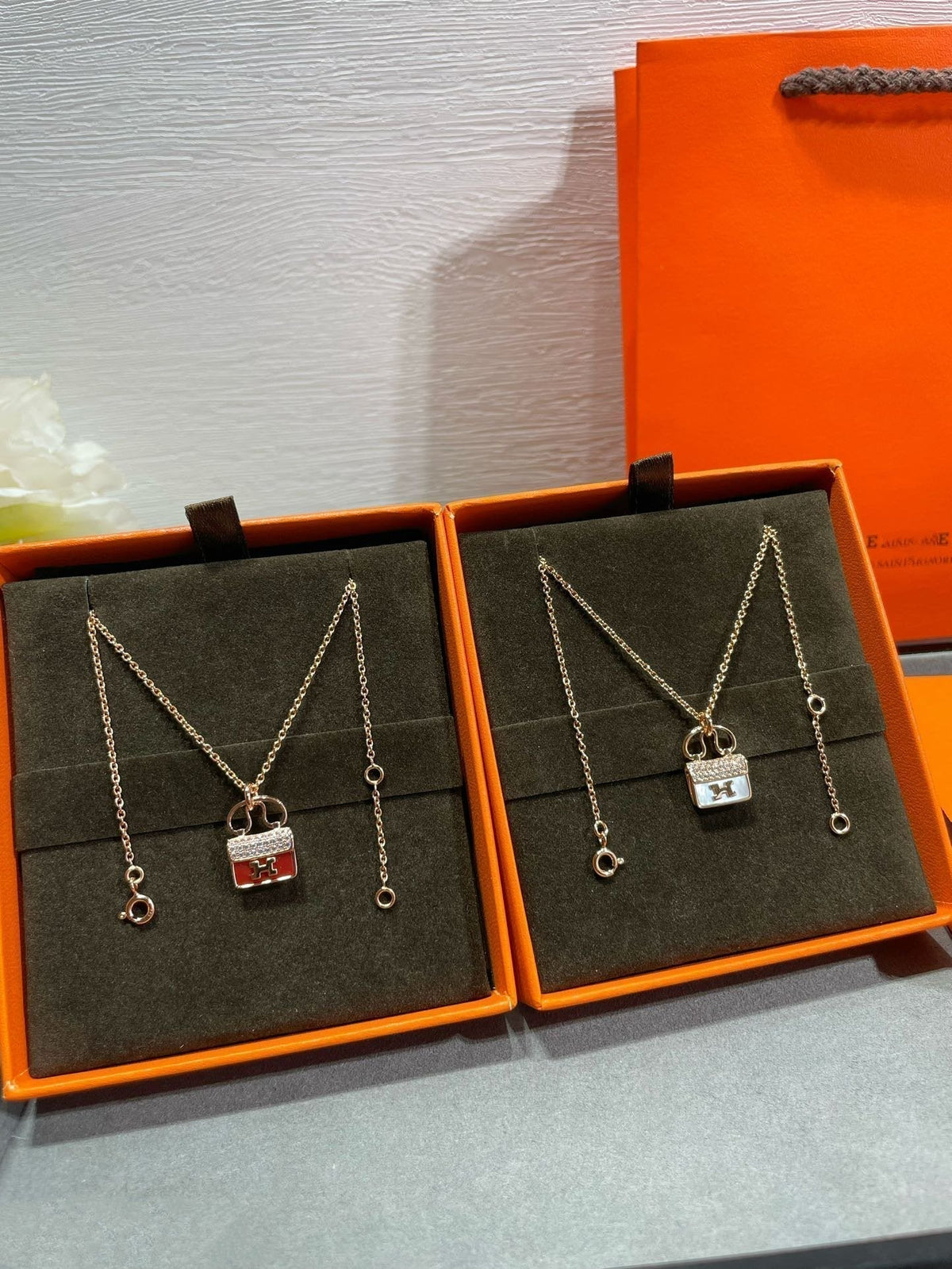 [LumiVibe]H CIRCE MOISSANITE PENDANT NECKLACE GOLD