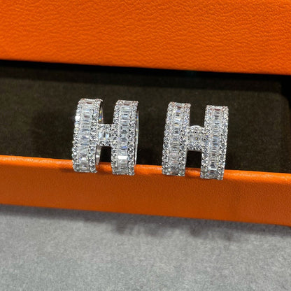 [LumiVibe]H STUD EARRINGS WITH SILVER DIAMONDS