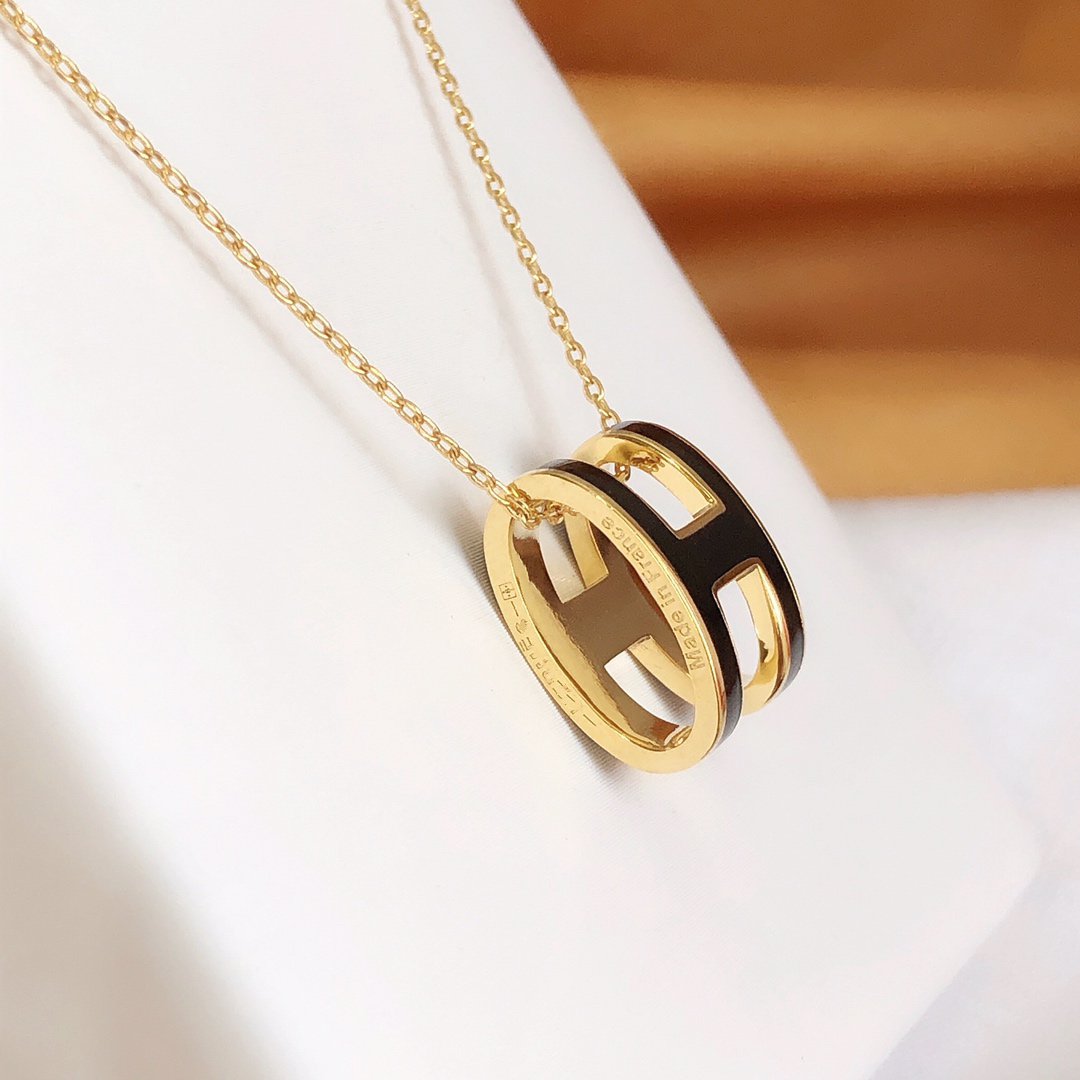 [LumiVibe]HM CLIC BLACK ENAMEL GOLD NECKLACE