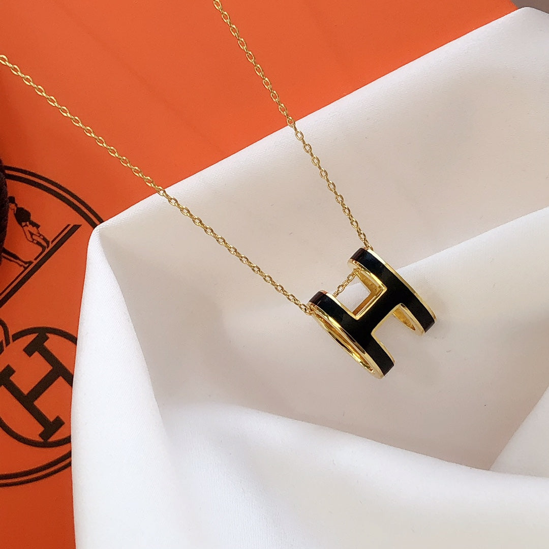 [LumiVibe]HM CLIC BLACK ENAMEL GOLD NECKLACE