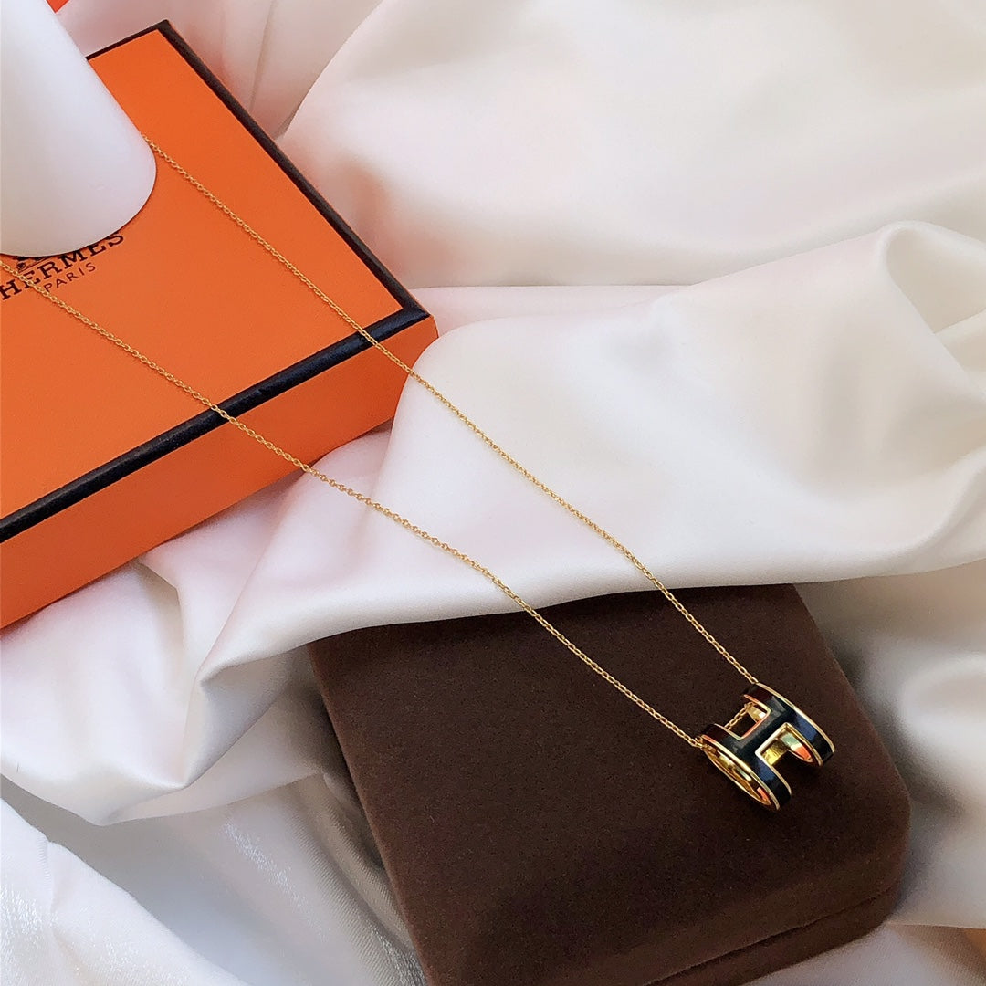 [LumiVibe]HM CLIC BLACK ENAMEL GOLD NECKLACE