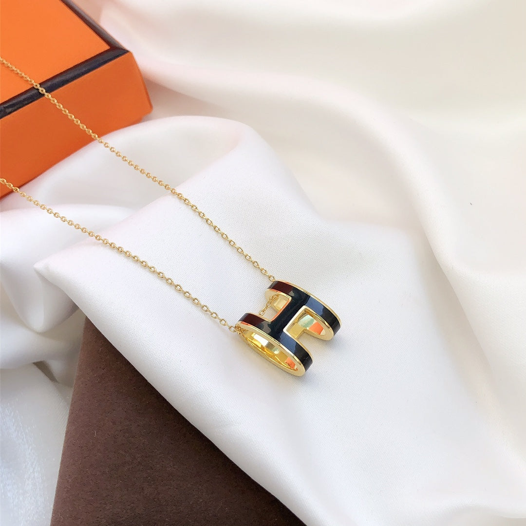 [LumiVibe]HM CLIC BLACK ENAMEL GOLD NECKLACE