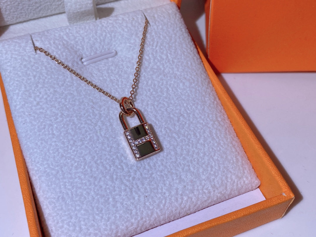 [LumiVibe]HM ADVANCED NICHE LOCK HEAD NECKLACE DIAMONDS