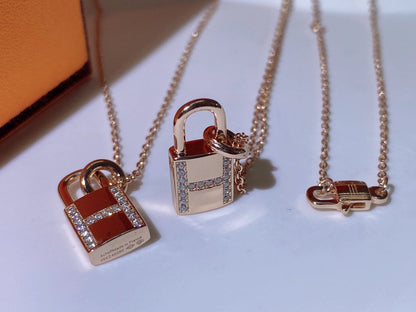 [LumiVibe]HM ADVANCED NICHE LOCK HEAD NECKLACE DIAMONDS