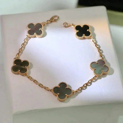 [LumiVibe] CLOVER 5 MOTIF GRAY MOP BRACELET COLLECTION