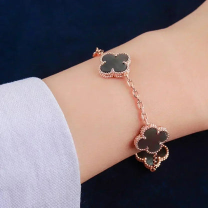 [LumiVibe] CLOVER 5 MOTIF GRAY MOP BRACELET COLLECTION