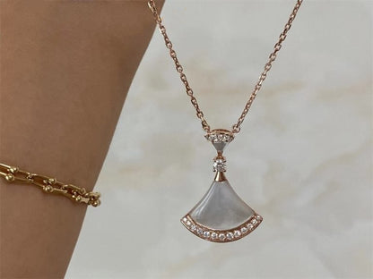 [LumiVibe]DREAM NECKLACE MOP PINK GOLD DIAMOND