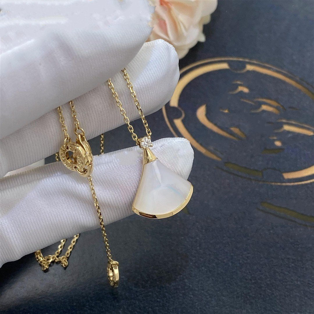[LumiVibe]DREAM NECKLACE WHITE MOP GOLD 1 DIAMOND