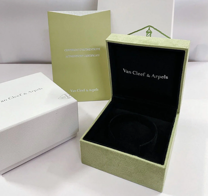 [LumiVibe]CLOVER 15MM LASER NECKLACE AND BOX