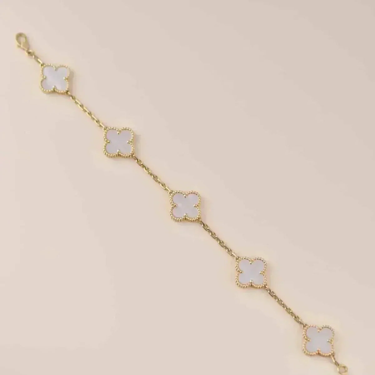 [LumiVibe]CLOVER WHITE PEARL MOP 5 MOTIF BRACELET COLLECTION