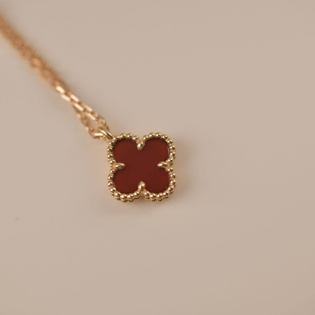 [LumiVibe]CLOVER MINI 9.5MM WHITE CARNELIANS NECKLACE