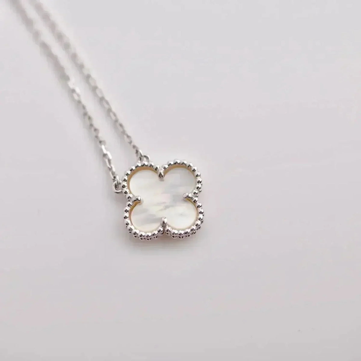 [LumiVibe]CLOVER  15MM WHITE MOTHER-OF-PEARL SILVER
