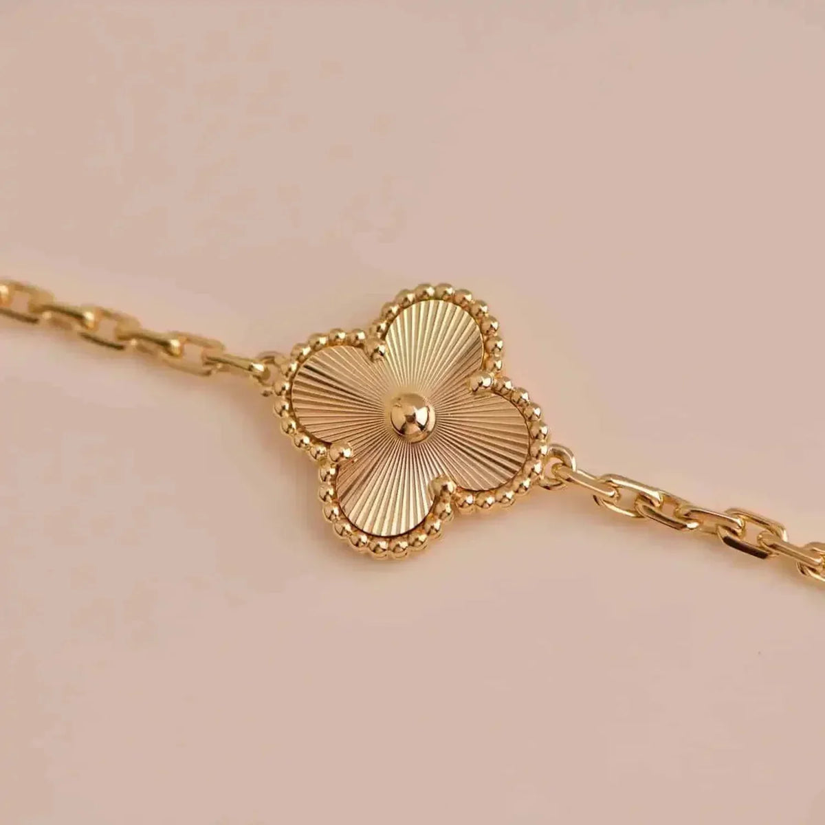 [LumiVibe] CLOVER 5 MOTIF LASER BRACELET COLLECTION