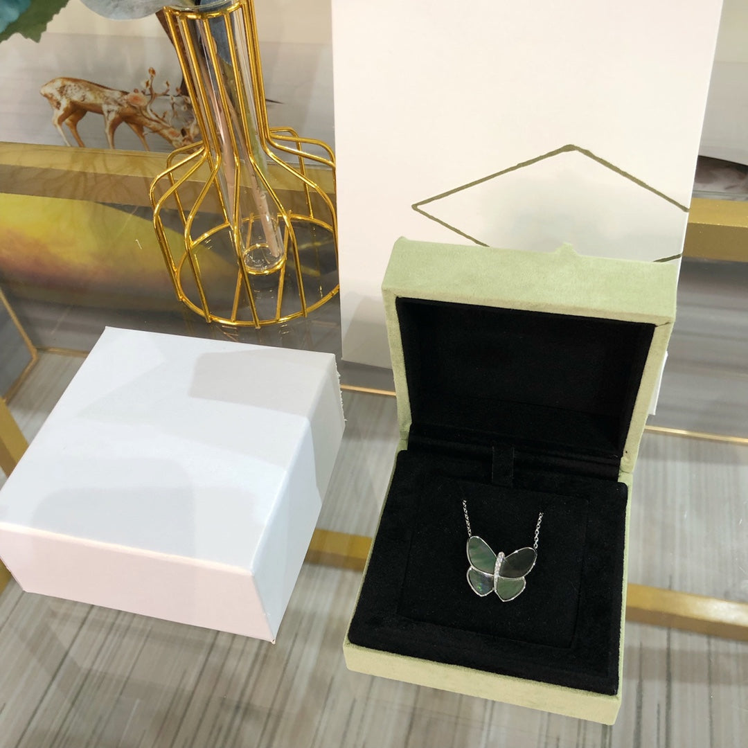 [LumiVibe]LARGE BUTTERFLY SILVER PENDANT DIAMOND NECKLACE
