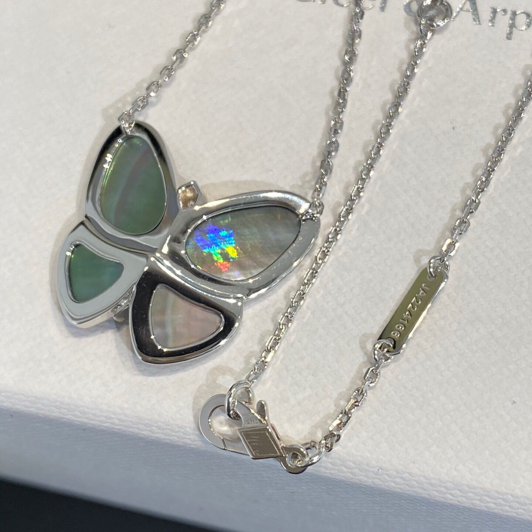 [LumiVibe]LARGE BUTTERFLY SILVER PENDANT DIAMOND NECKLACE
