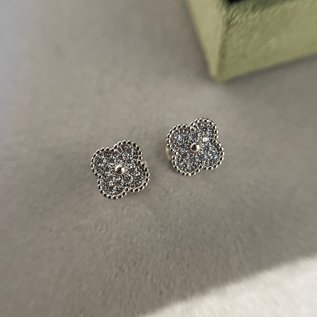 [LumiVibe]CLOVER MINI DIAMOND STUD EARRINGS