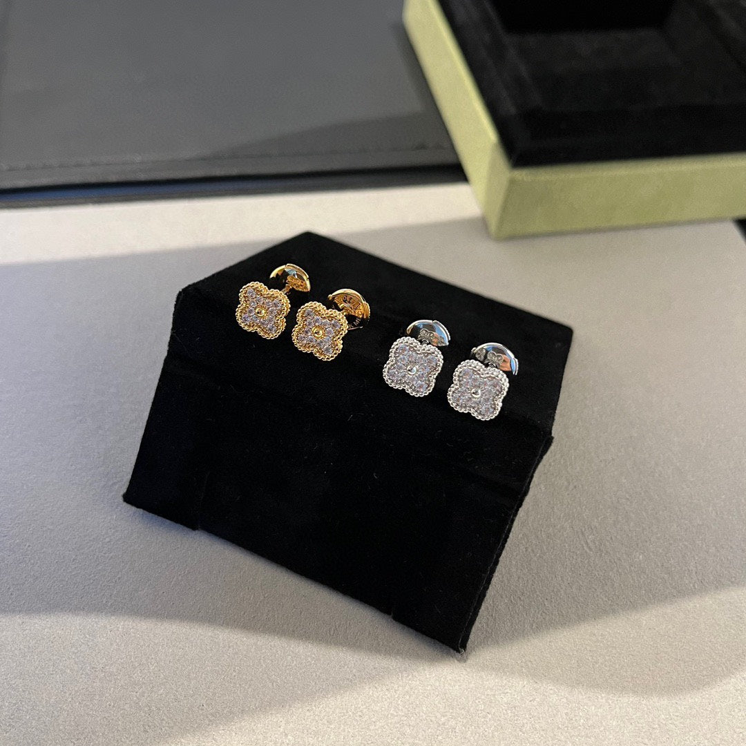 [LumiVibe]CLOVER MINI DIAMOND STUD EARRINGS