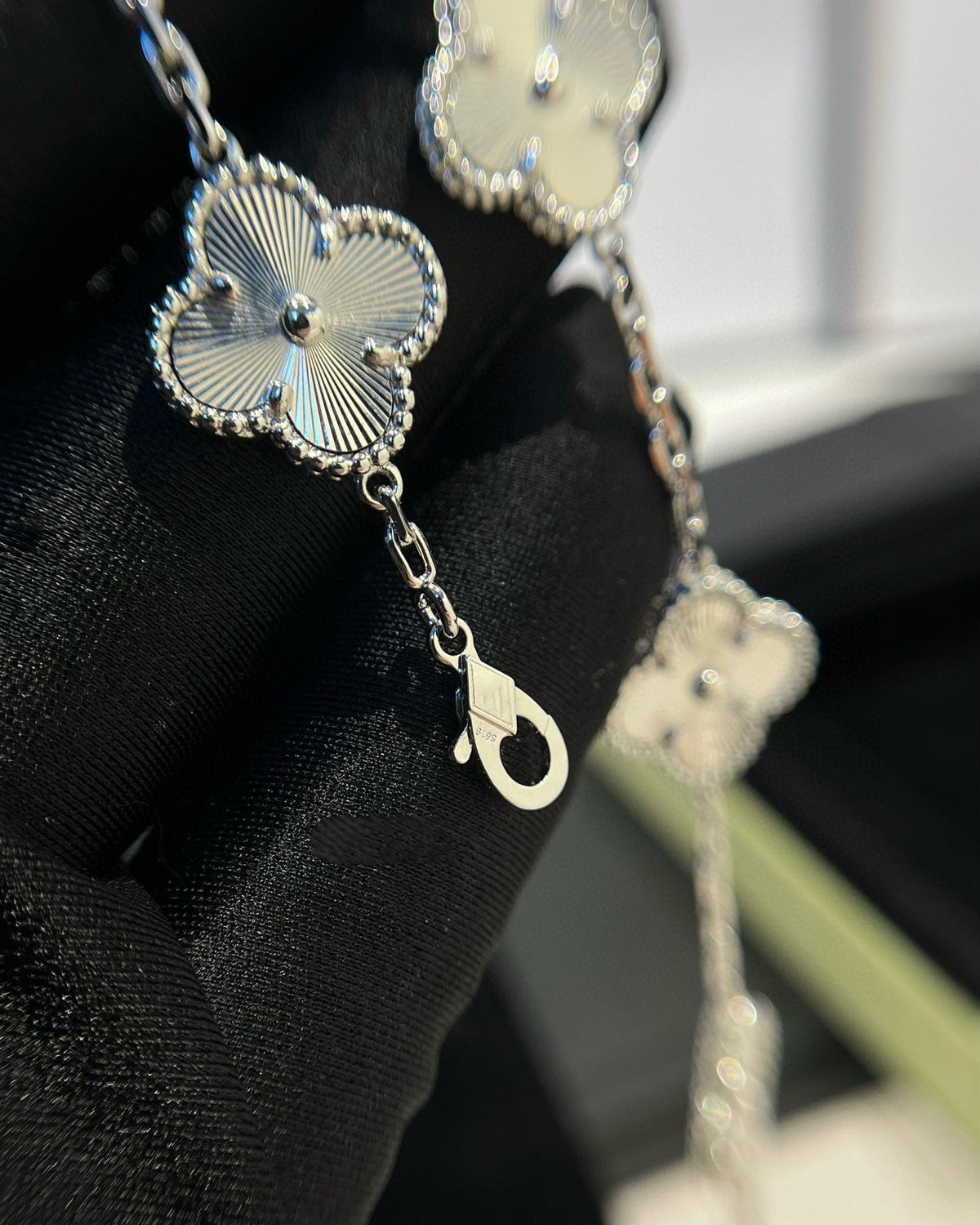 [LumiVibe] CLOVER 5 MOTIF LASER BRACELET COLLECTION