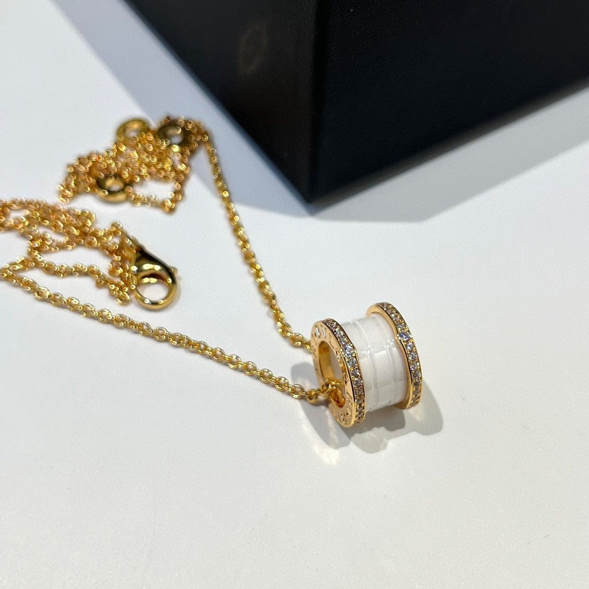 [LumiVibe]ZERO 1 WHITE CERAMIC DIAMOND PINK GOLD NECKLACE