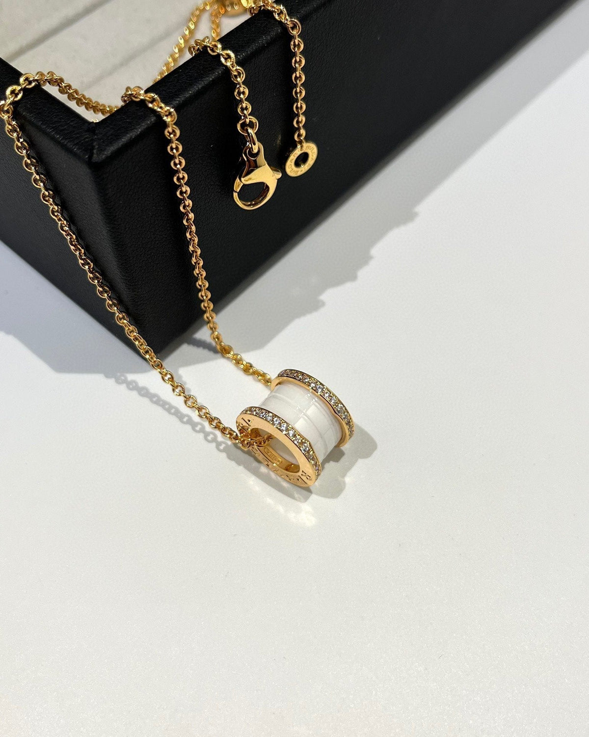 [LumiVibe]ZERO 1 WHITE CERAMIC DIAMOND PINK GOLD NECKLACE